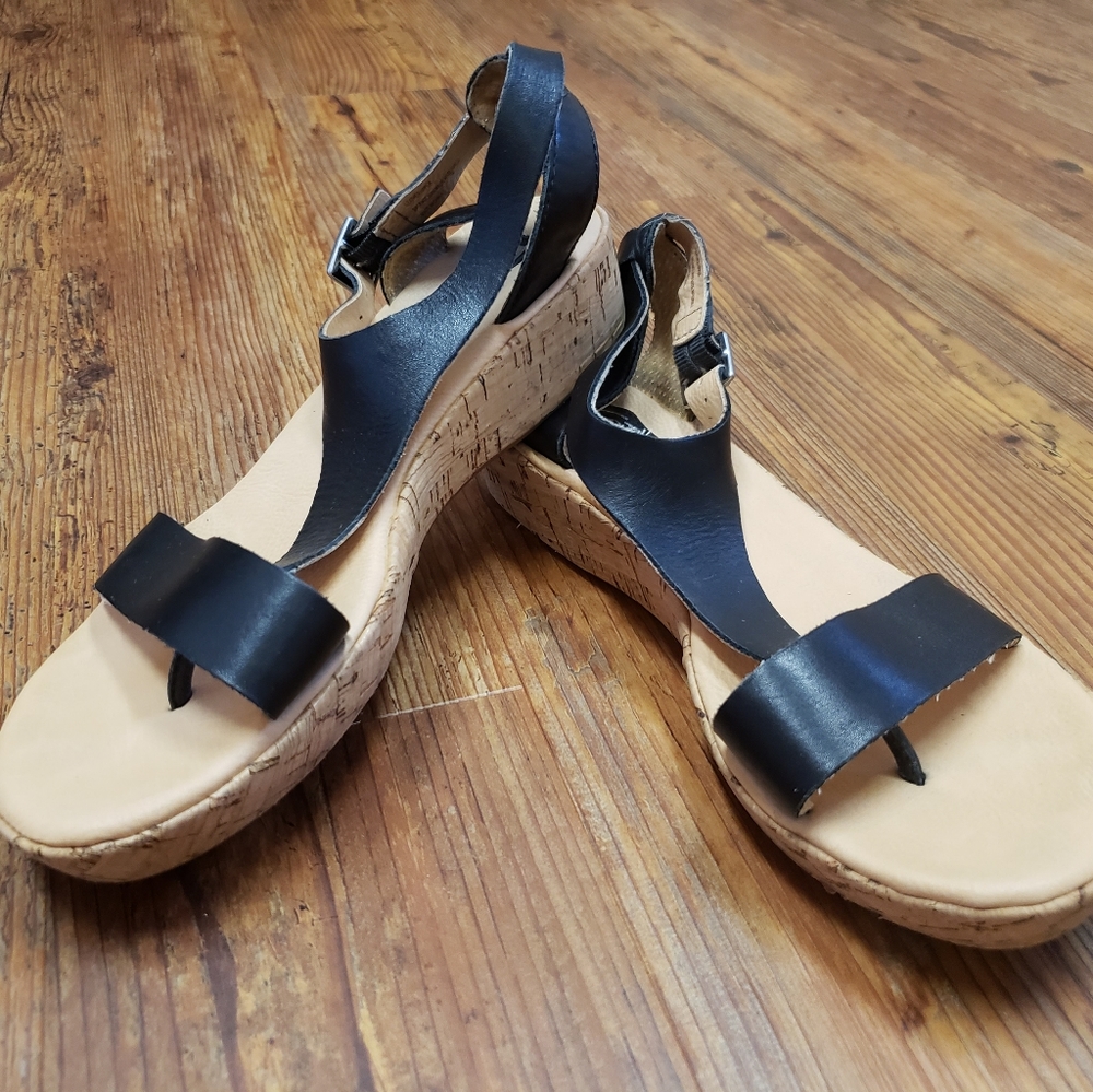korks sandals 7 Black leather cork sole comfy wedge